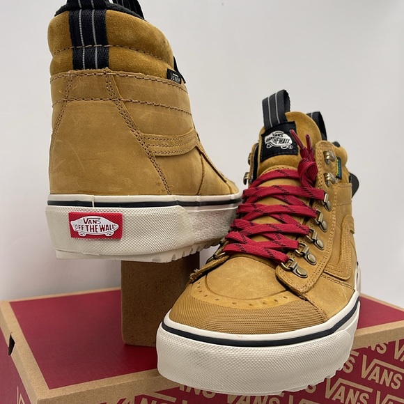 Vans Men’s Sk8-Hi Dr Mte-2
Pop Lace Tan
VN0009QMJM9
Boots Cold Weather Sneakers - Picture 9 of 16